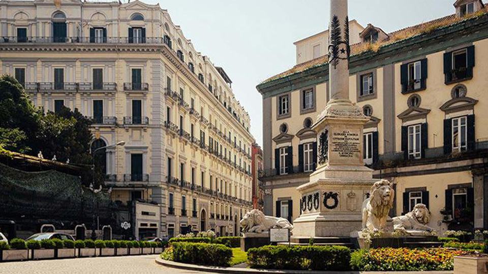 Piazza dei Martiri, Napoli