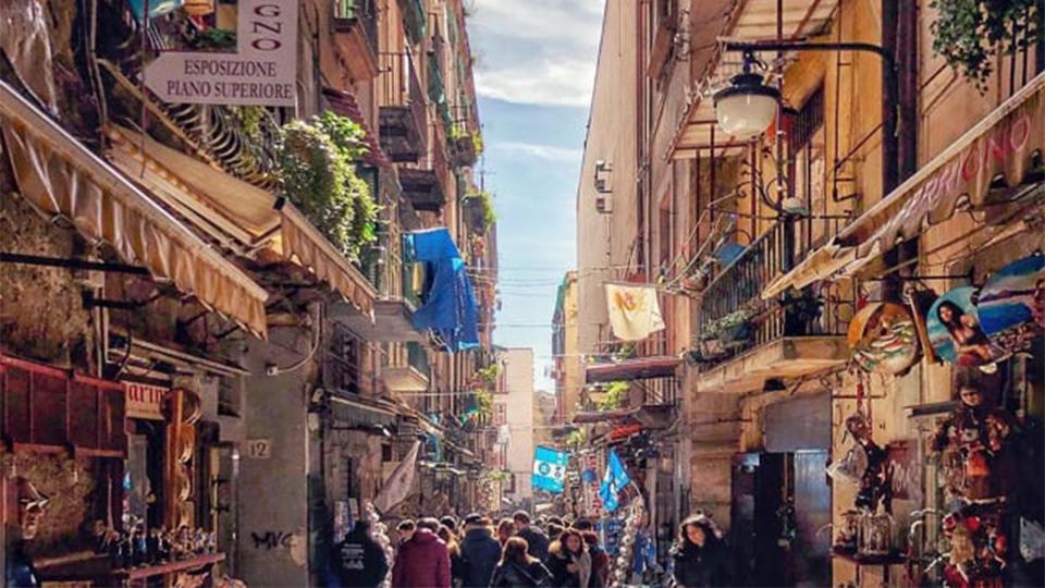 Via San Gregorio Armeno, Napoli